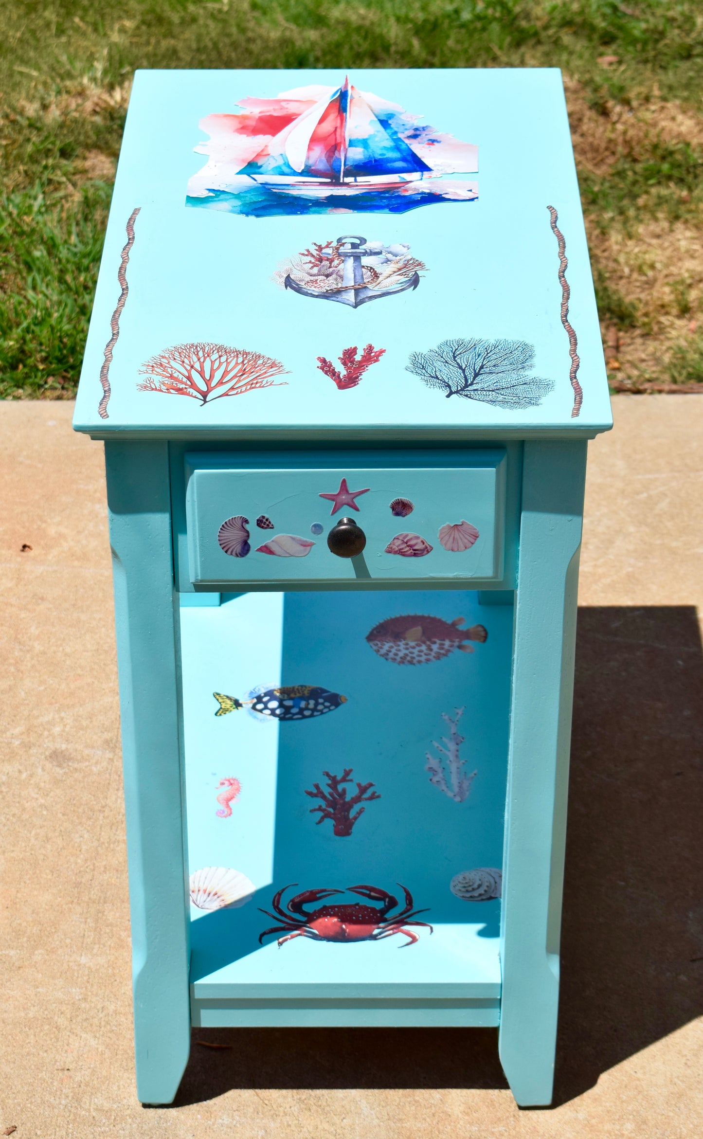 Beach aquatic side table